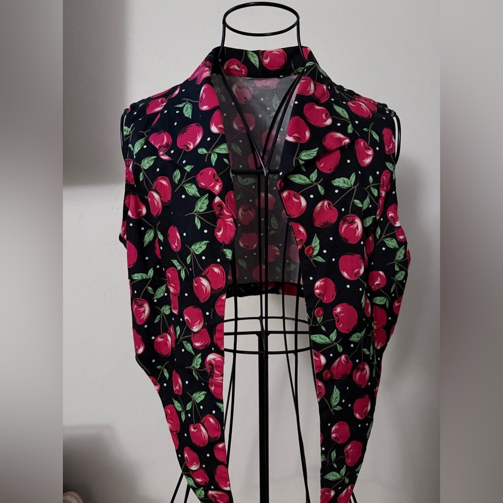 Banned Retro 50s Cherry Soda Tie Top in Black